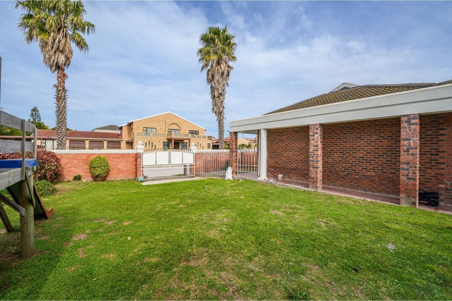 5 Bedroom Property for Sale in Summerstrand Eastern Cape